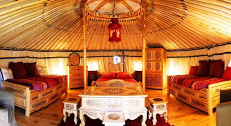 Nuit insolite en Yourte à Saint-Antheme près de Montbrison