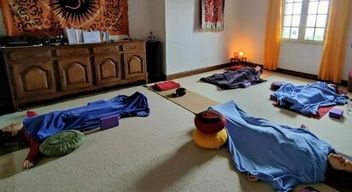 Séance de yoga à Camaret-sur-Mer en presqu'île de Crozon