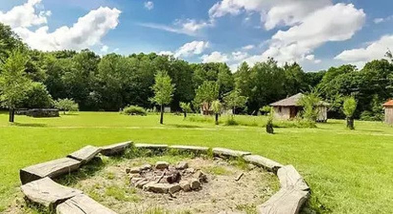 Séjour insolite en cabane à Claudon