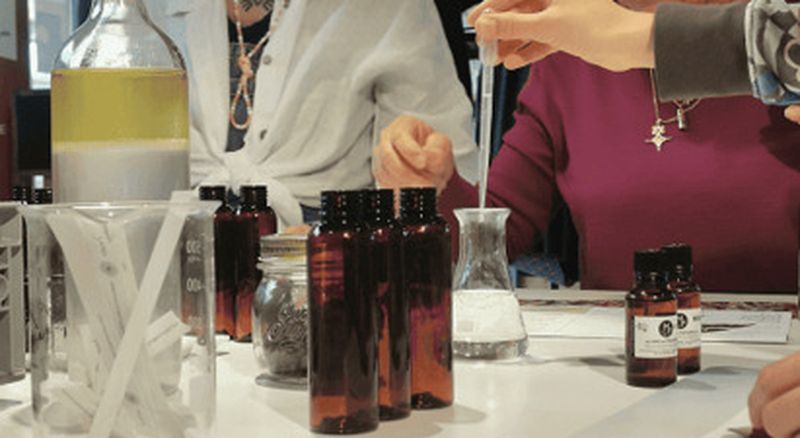 Atelier fabrication de brume naturelle au cœur d'un Mas provençal près de Nîmes