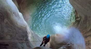 Canyoning dans le Massif des Bauges (Canyon du Ternèze ou Pont du Diable) près d'Aix-les-Bains