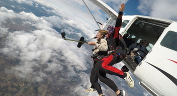 Saut en Parachute tandem proche de Narbonne