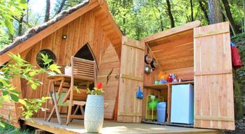Nuit insolite en Cabane Châtaigne dans le Gard près d'Alès
