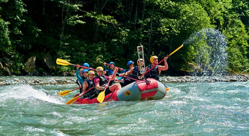 Rafting dans les Gorges de l'Allier Langeac près du Puy-en-Velay
