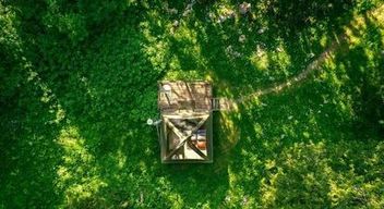 Nuit insolite Alti-dôme panoramique dans les Alpes près d'Annecy