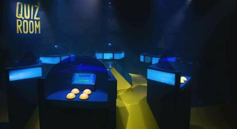 Participation à un Quiz immersif dans un décor de jeu télé près de Cabriès