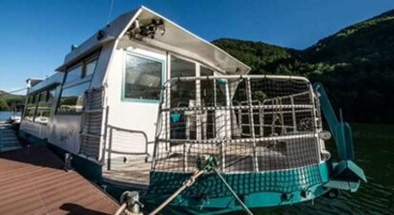 Apéro balade en bateau à la cascade des Baumes sur le Tarn