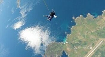 Saut en Parachute sur l''île de Ouessant près de Brest