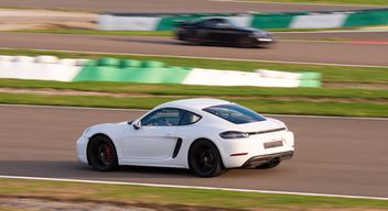 Pilotage de 2 GT : Porsche Cayman S 718 et Audi R8 V10 - circuit de Alès