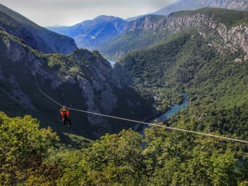 Excursion en tyrolienne au-dessus de la rivière Cetina près d'Omiš
