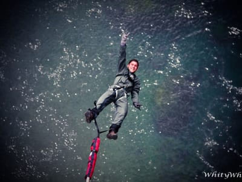 Saut à l'élastique dans les Gorges du Tarn près de Millau (107 mètres)