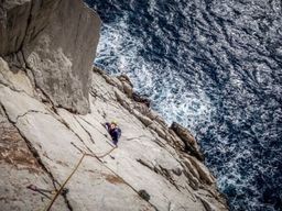 Escalade grande voie dans les Calanques à côté de Marseille
