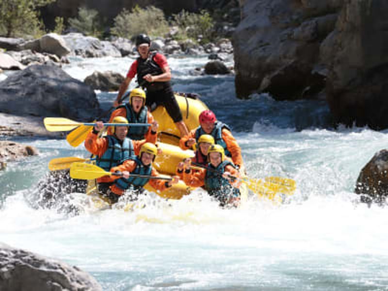 Descente en rafting du Guil dans le Parc naturel régional du Queyras, près d'Embrun