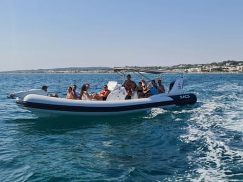 Balade en bateau depuis Torre Vado le long de la côte de Salento, Pouilles