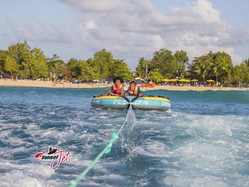 Bouée tractée à Port-Louis, Guadeloupe