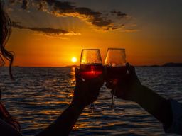 Excursion privée en bateau au coucher du soleil autour de l'île de Capri depuis Marina Grande