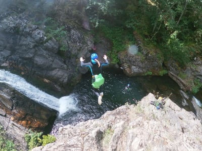 Canyoning dans le Bramabiau, près de Millau