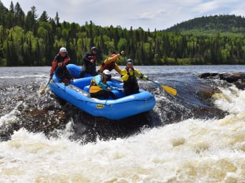Rafting sur la rivière Matawin en Mauricie, près de Trois-Rivières