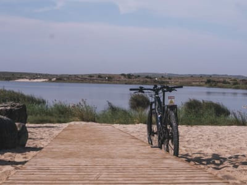 Journée e-bike & paddle à la Lagoa da Ervedeira depuis Leiria, Portugal