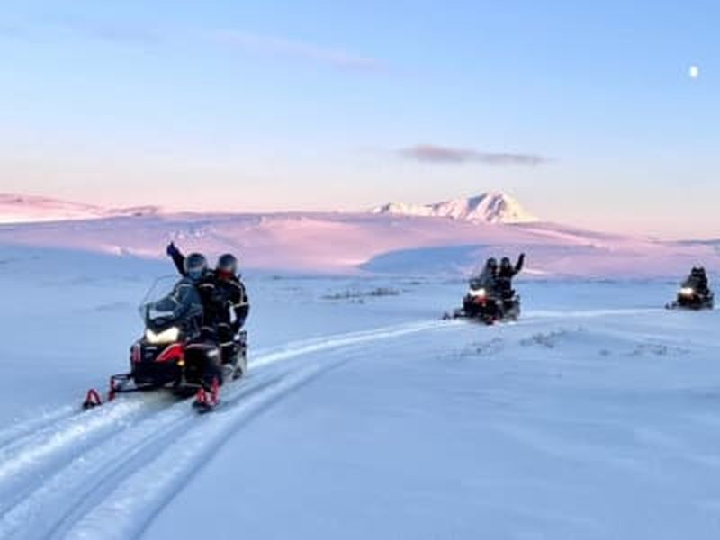 Excursion guidée en motoneige au lac Mývatn à Mývatn