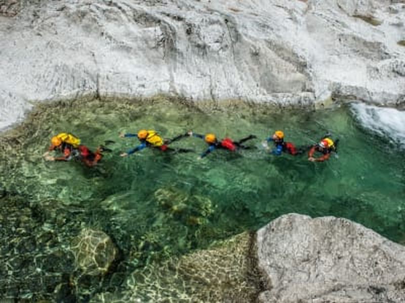 Descente du canyon du Verghellu près de Corte