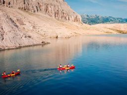 Excursion guidée en kayak de mer dans la baie de Pag, près de Novalja