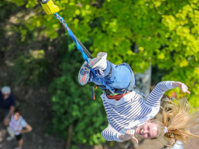 Saut à l'élastique du viaduc de la Souleuvre en Normandie (61 m)