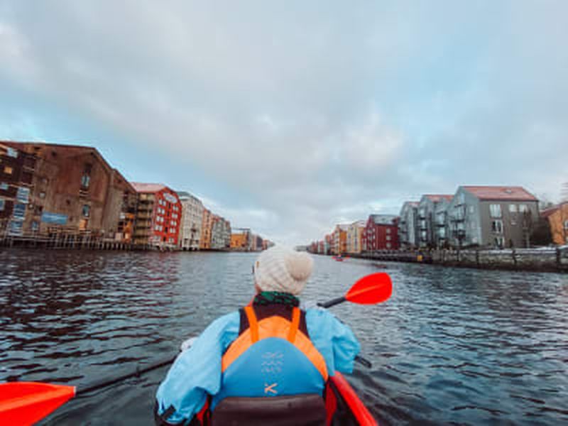 Excursion hivernale guidée en kayak à Trondheim