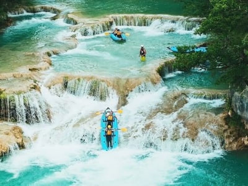 Descente en kayak sur la rivière Mreznica et ses cascades, au départ de Slunj