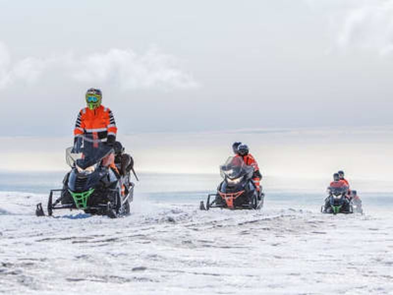 Excursion en motoneige sur le glacier Mýrdalsjökull près de Vík i Myrdal