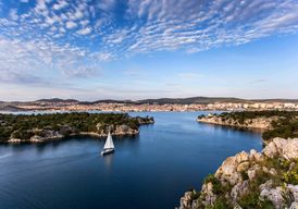 Excursion d'une journée complète à l'archipel de Šibenik et à Skradin en Luxury Superrib