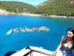 Journée complète d'aventure en bateau : coucher de soleil et karaoké nocturne à Budva