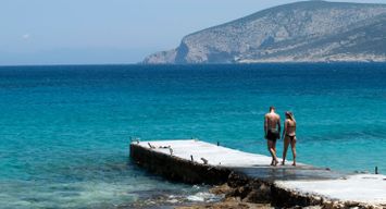 Escapade en voilier d'une demi-journée – Antiparos, baie de Faneromeni et lagon bleu