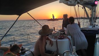 Nuit Étoilée en Mer : Évasion Nocturne