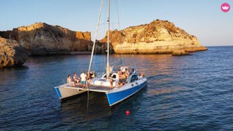 Excursion en catamaran au coucher du soleil le long de la côte de Ferragudo