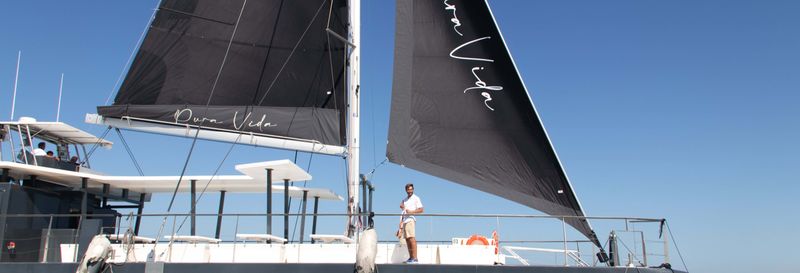 Balade en catamaran proche du château et de la plage de La Barrosa de Sancti Petri