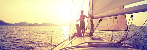 Balade en voilier au coucher de soleil à Fornells