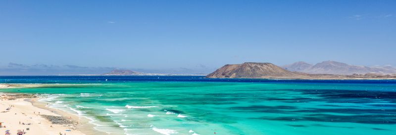 Ferry pour l'île de Lobos + Snorkeling depuis Corralejo