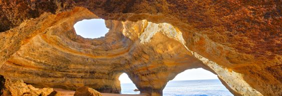 Balade en bateau à moteur aux Grottes de Benagil