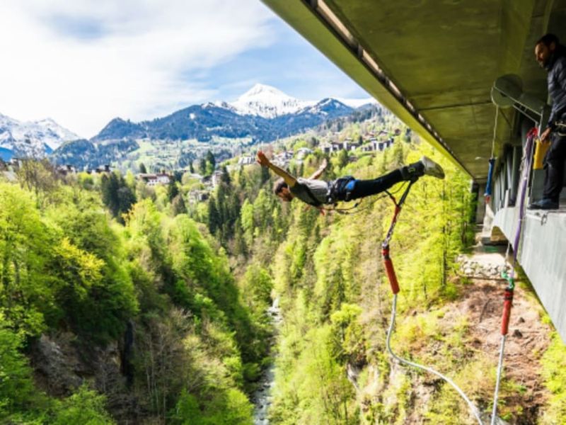Saut à l'élastique face au Massif du Mont Blanc (74)