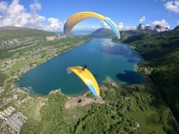Baptême en parapente au dessus du lac d'Annecy (74)