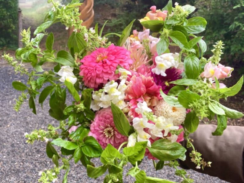 Atelier bouquet de fleurs fraiches dans une ferme près de Lyon