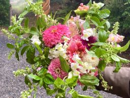 Atelier bouquet de fleurs fraiches dans une ferme près de Lyon