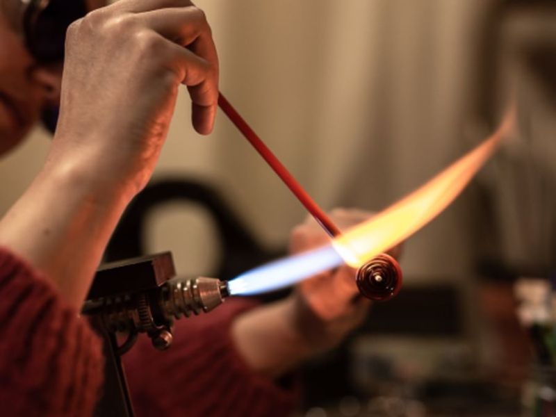Atelier création d'objets en verre filé à  Val d'Oingt (69)