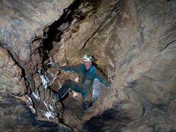 Spéléologie dans la Grotte de Pézenas (07)