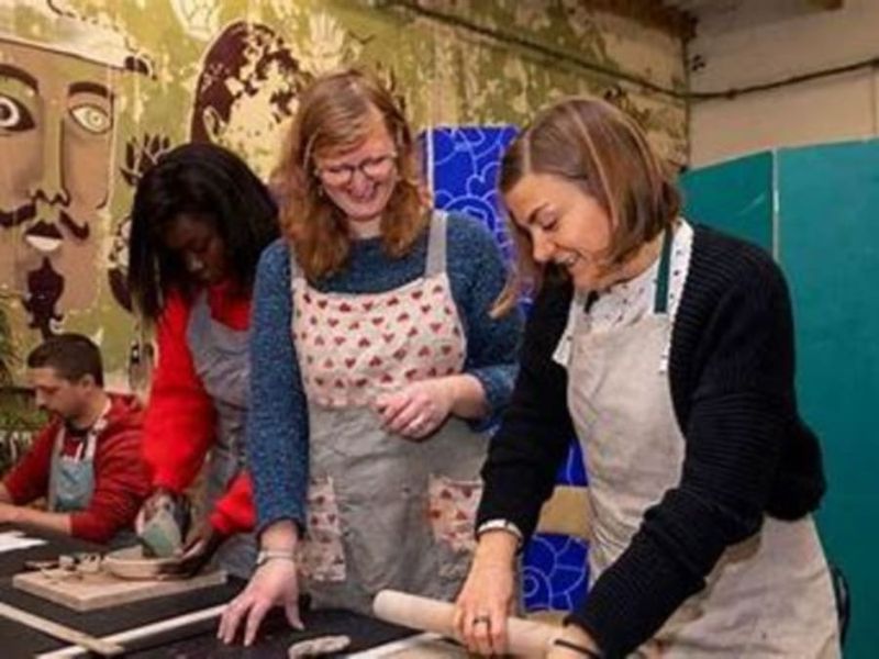 Création d'un pichet en céramique à Chaudes Aigues (15)