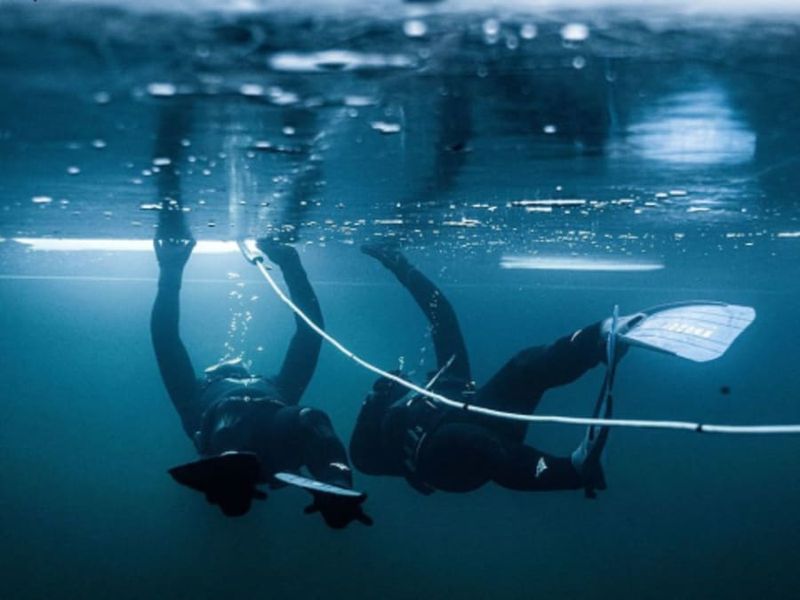 Plongée sous glace en apnée au Lac de Confins (74)