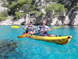 Excursion kayak dans le Parc National des Calanques
