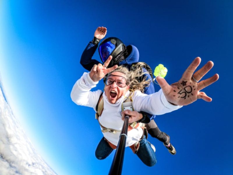 Saut en parachute au-dessus des Sables-d'Olonne (85)