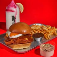 Profite d'un menu hamburger avec frites + boissons + dessert dans le quartier de Salamanca